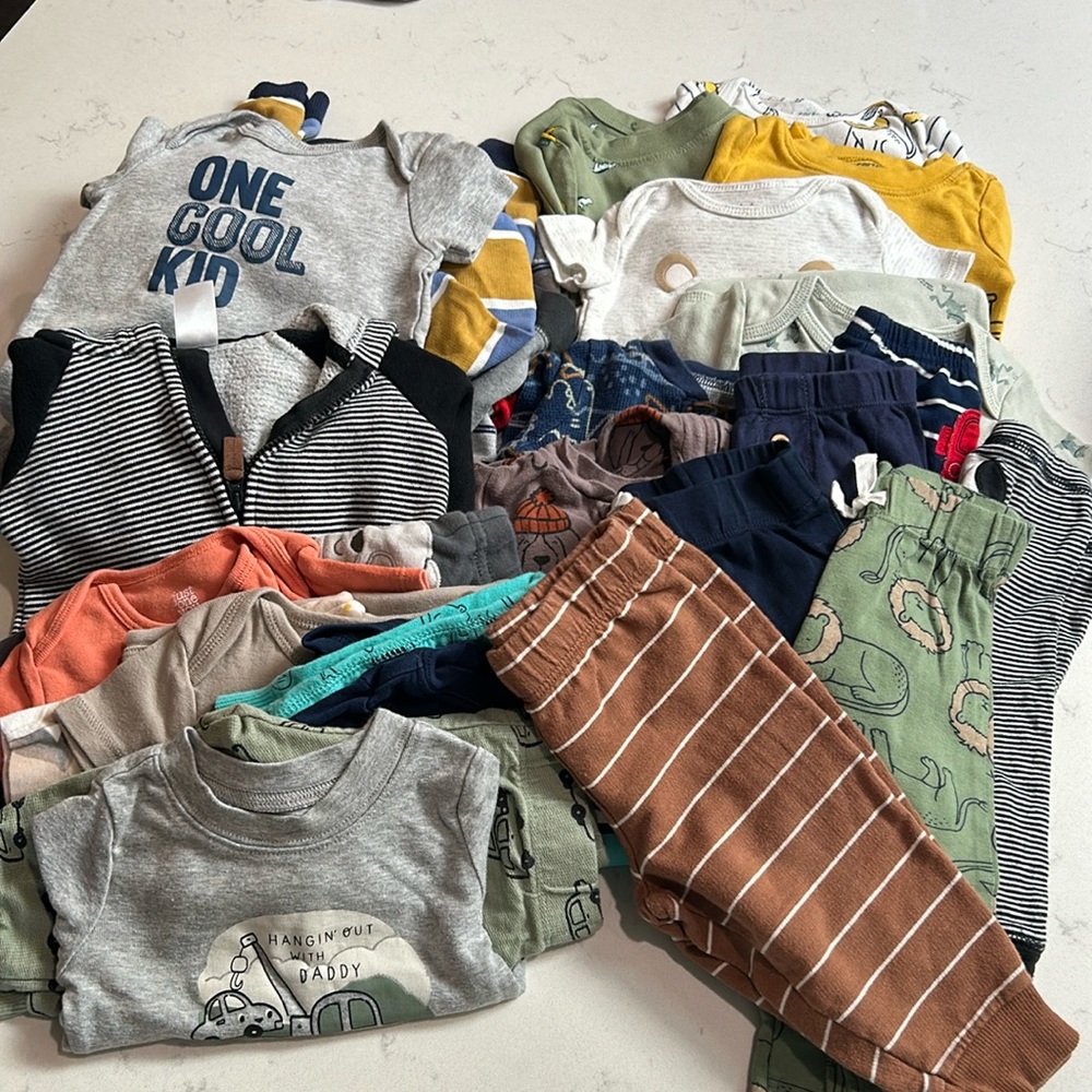 Carter’s baby boy lot size 6 month